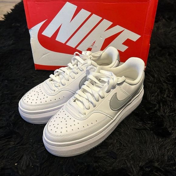 Nike white silver platform walking fashion shoes sneakers women’s new - Picture 2 of 7